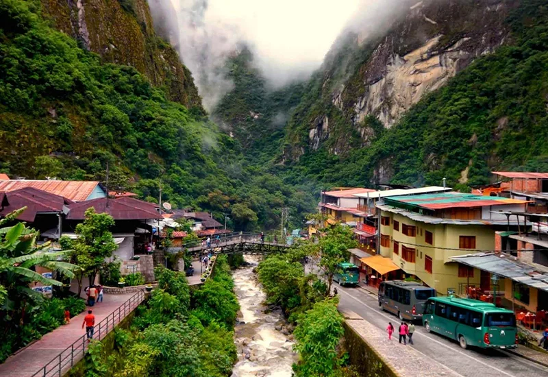 800 x 550 aguas calientes machu Picchu
