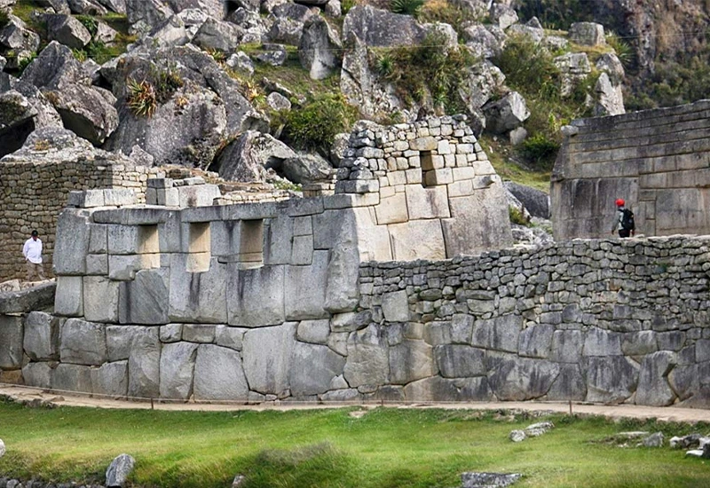 800 x 550 templo de las 3 entradas