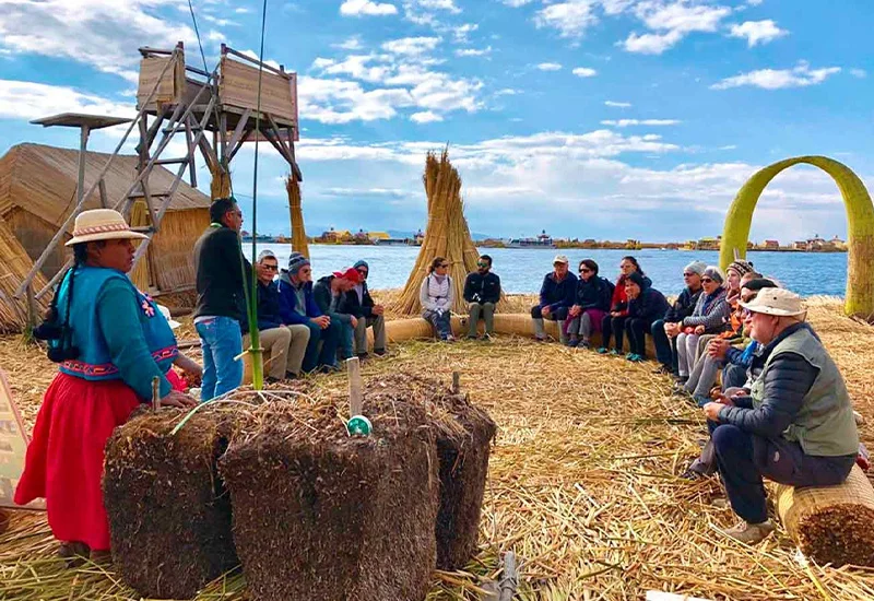 800 x 550 Isla flotante Uros 3_